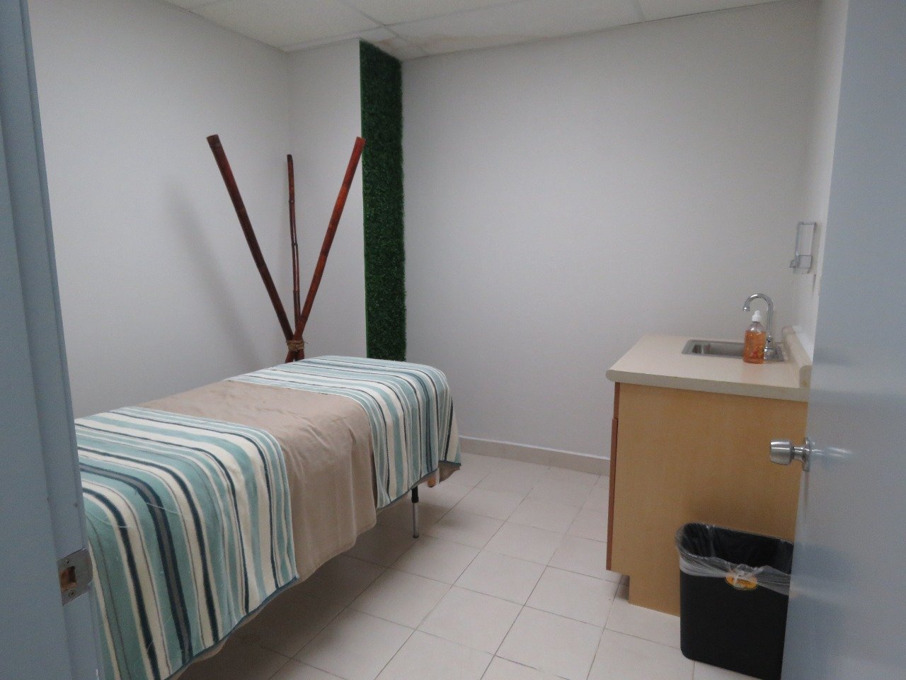 GUAYCURAS, TIJUANA, Baja California 22534, ,Local,En Venta,GUAYCURAS,1042